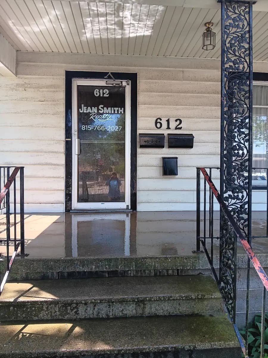 Entry and porch before the exterior restoration began.